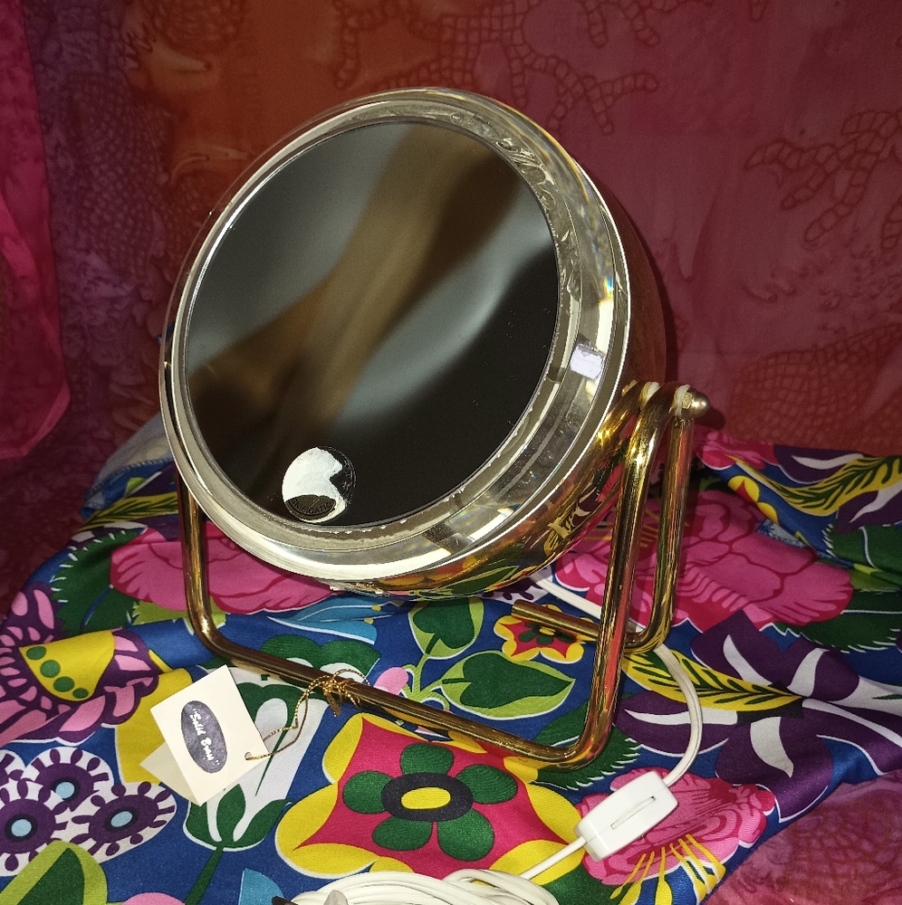 Vintage Rialto Eye Ball Magnifying Makeup Mirror W/ Electric light